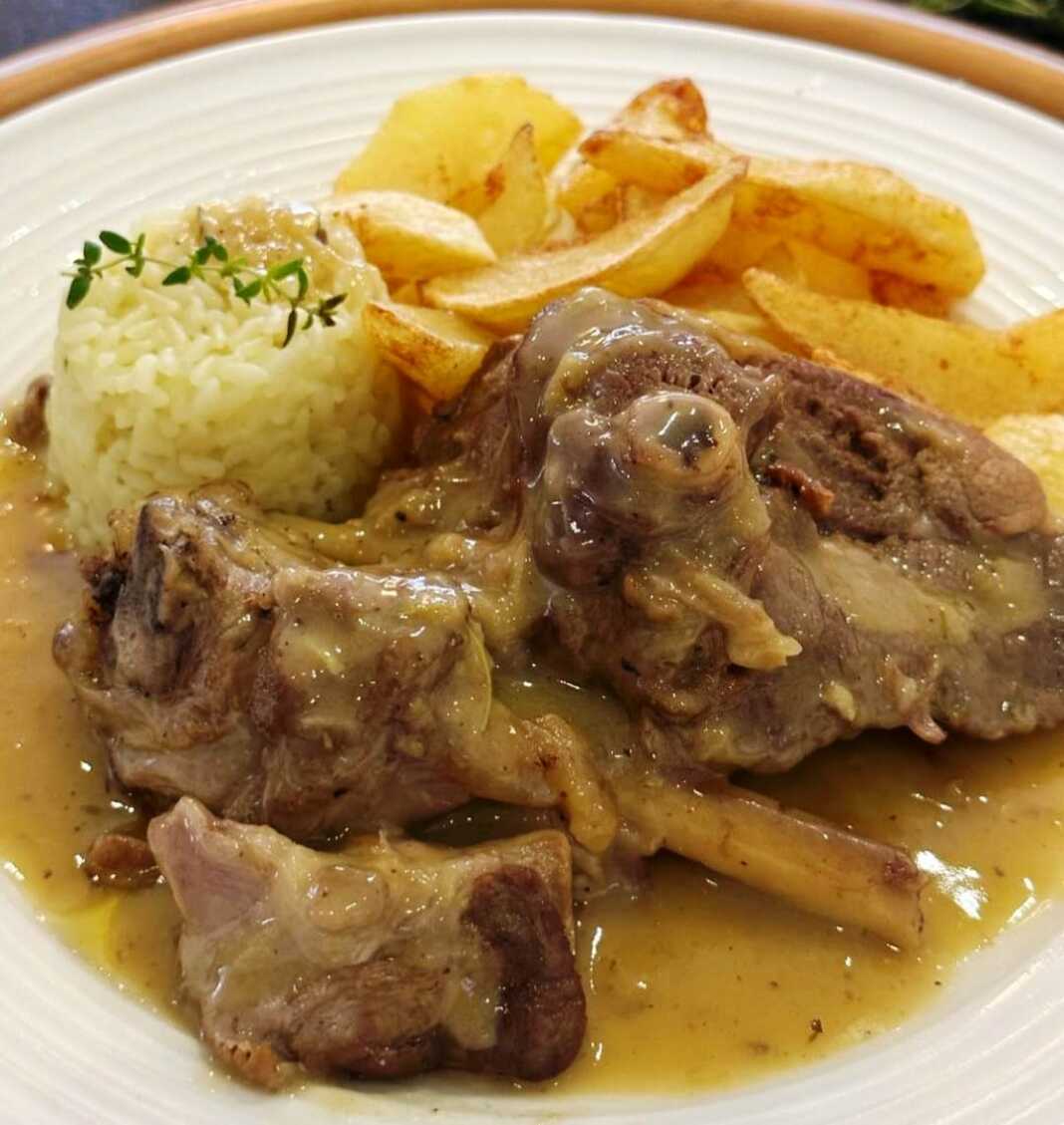 Κατσικάκι ή αρνάκι λαδοριγανη