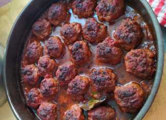 Τα Κεφτεδάκια με σάλτσα στο φούρνο