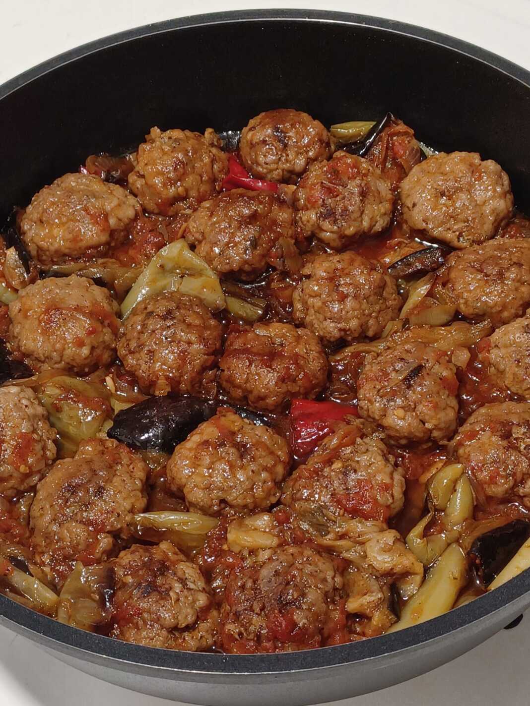 Κεφτεδάκια με πιπεριές και μελιτζάνες!