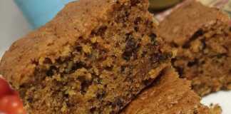 Ζουμερή καρυδόπιτα με χρυσαφένιο σιρόπι.