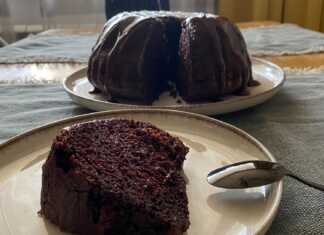 Κέικ σοκολάτας με κρέμα γάλακτος