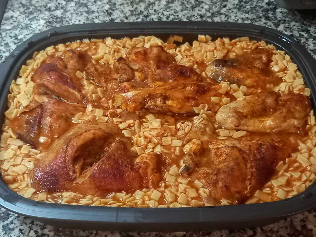 kotopouloXilopites Κοτόπουλο με χυλοπίτες γιουβέτσι