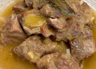 Λεμονάτο Χορινό στην κατσαρόλα