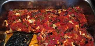 Μελιτζάνες και πατάτες με φέτα και σάλτσα ντομάτας