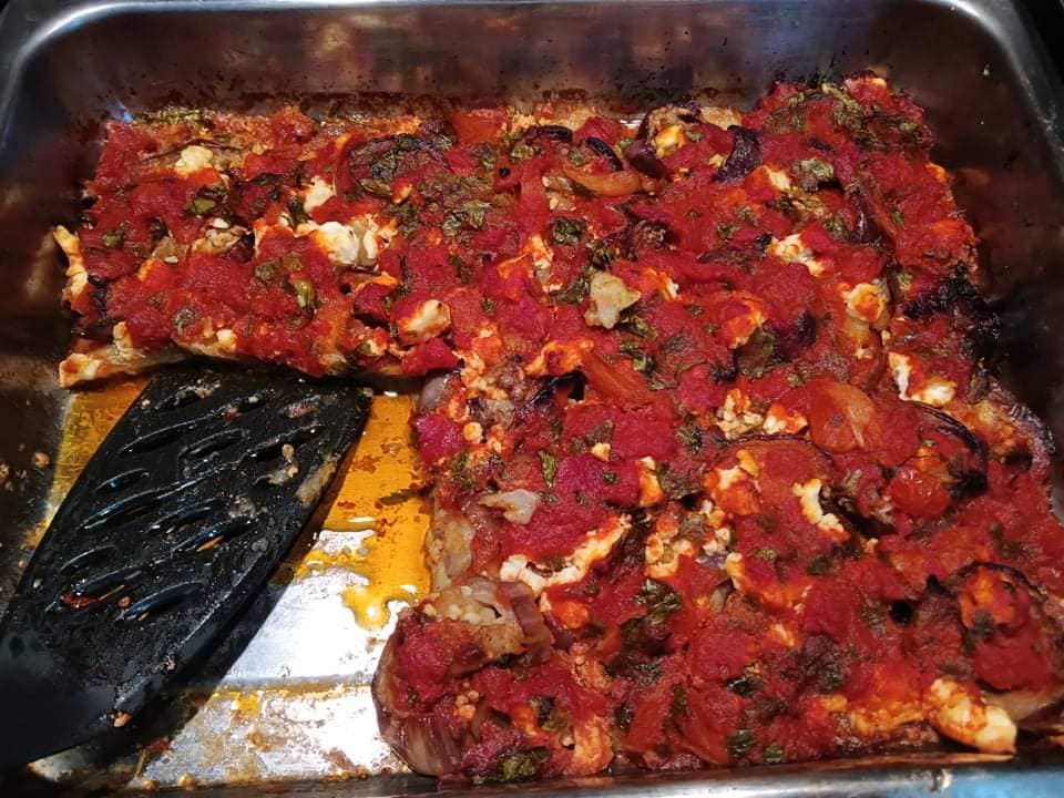 melitzanesPatatesFeta1 Μελιτζάνες και πατάτες με φέτα και σάλτσα ντομάτας