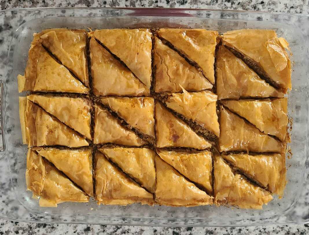 mpaklavas Μπακλαβάς με φύλλα κρούστας