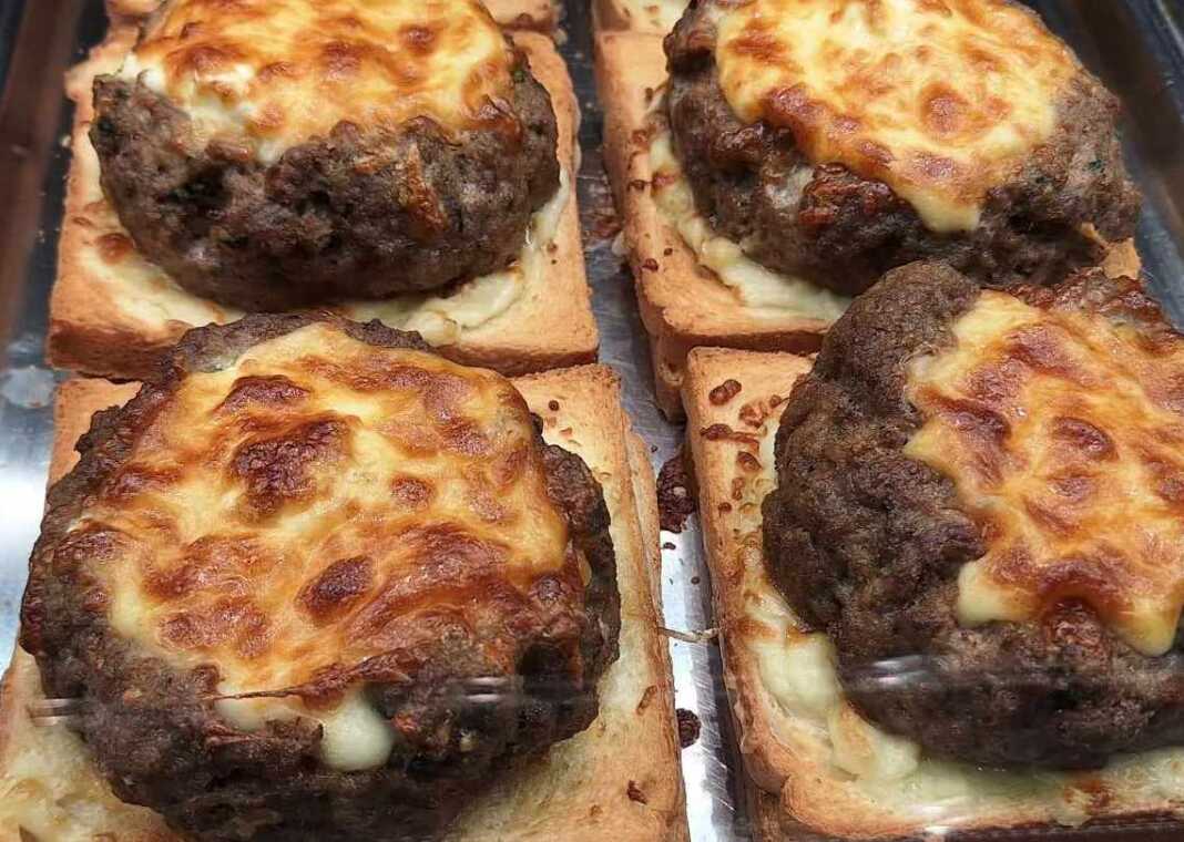 Μπιφτέκια φωλιές με πουρέ πατάτας