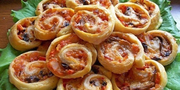 pitsaSaligkaria Πίτσα με σφολιάτα σε σχήμα σαλιγκαριού