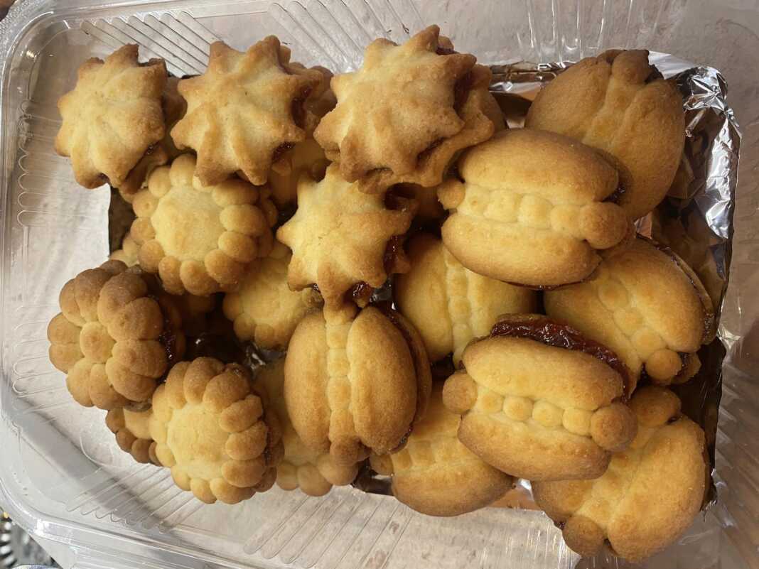 sampledakia Αφράτα σαμπλεδάκια με γέμιση μαρμελάδας βερίκοκο.