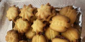 Αφράτα σαμπλεδάκια με γέμιση μαρμελάδας βερίκοκο.