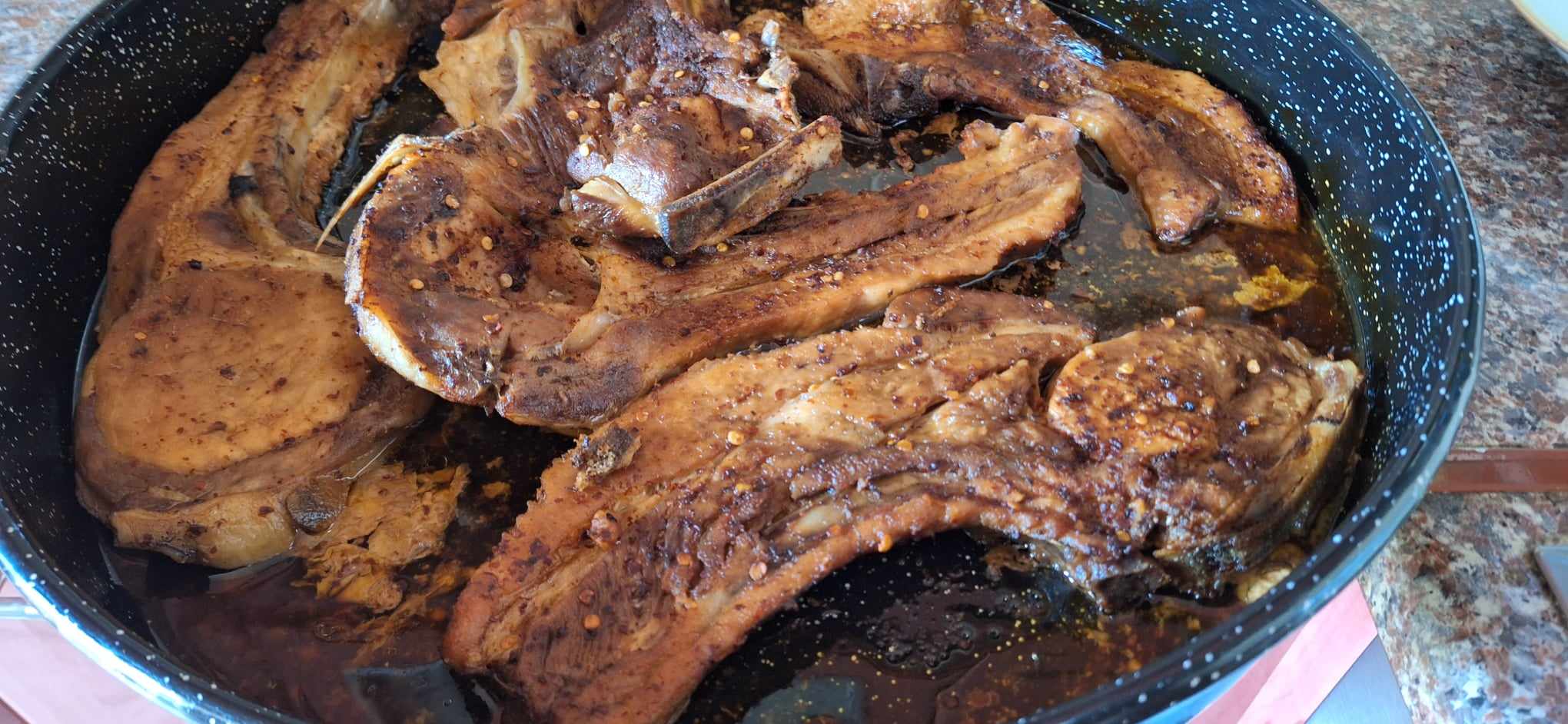 μπριζόλες στο φούρνο με τηγανητές πατάτες