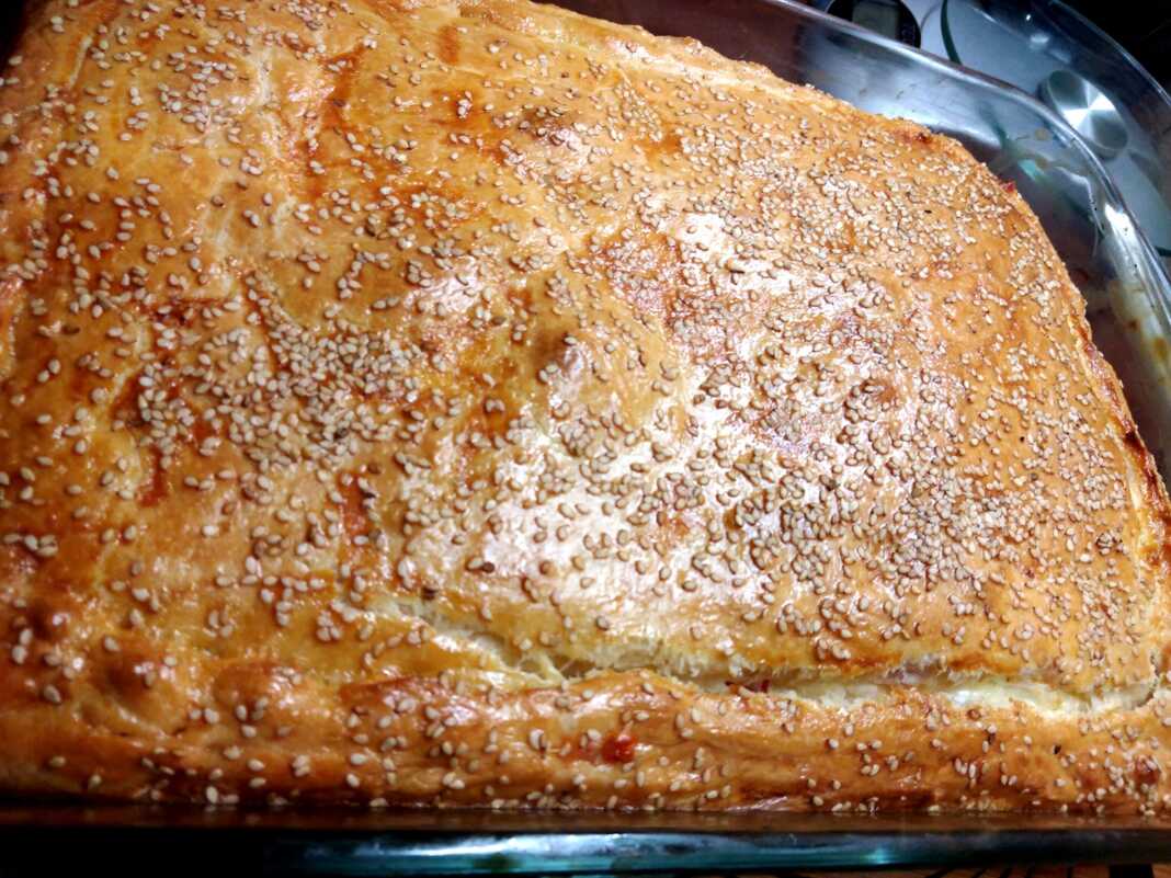 τυρόπιτα με γέμιση γιαουρτιού