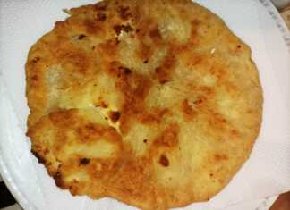 Τυροπιτάρια με γιαούρτι, τηγανισμένα, σερβιρισμένα ζεστά σε πιατέλα.