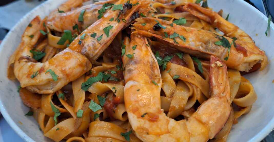 γαριδομακαρονάδα με παπαρδέλες