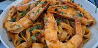 Γαριδομακαρονάδα με παπαρδέλες γαριδομακαρονάδα με παπαρδέλες