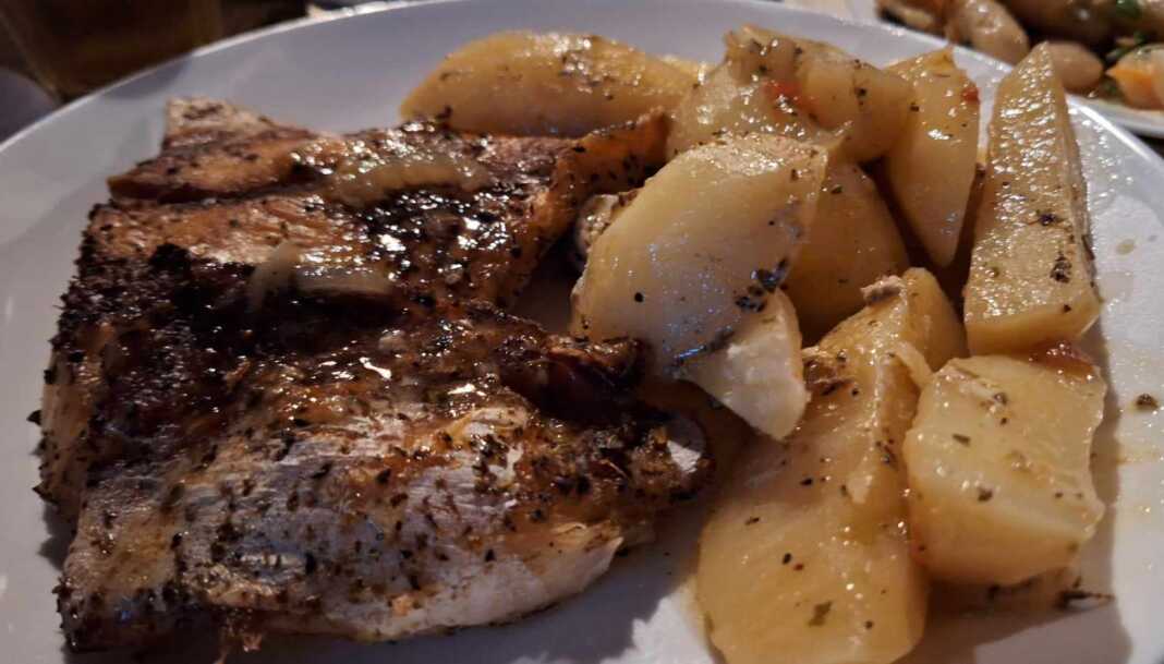 galeosPatatesKremmidia γαλέος με πατάτες και κρεμμύδια