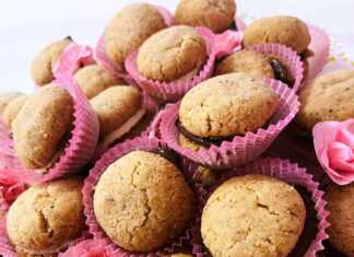 Μπισκοτάκια γεμιστά με σοκολάτα