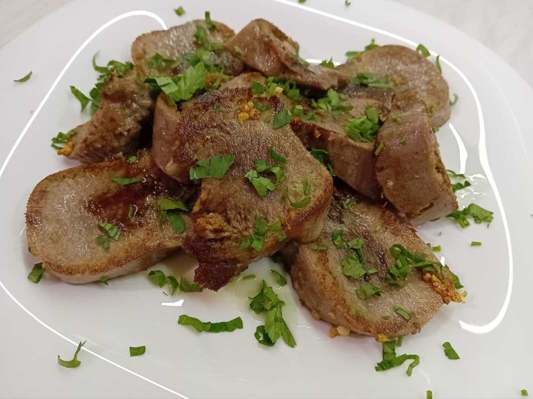 γλώσσα μοσχαριού με σκόρδο