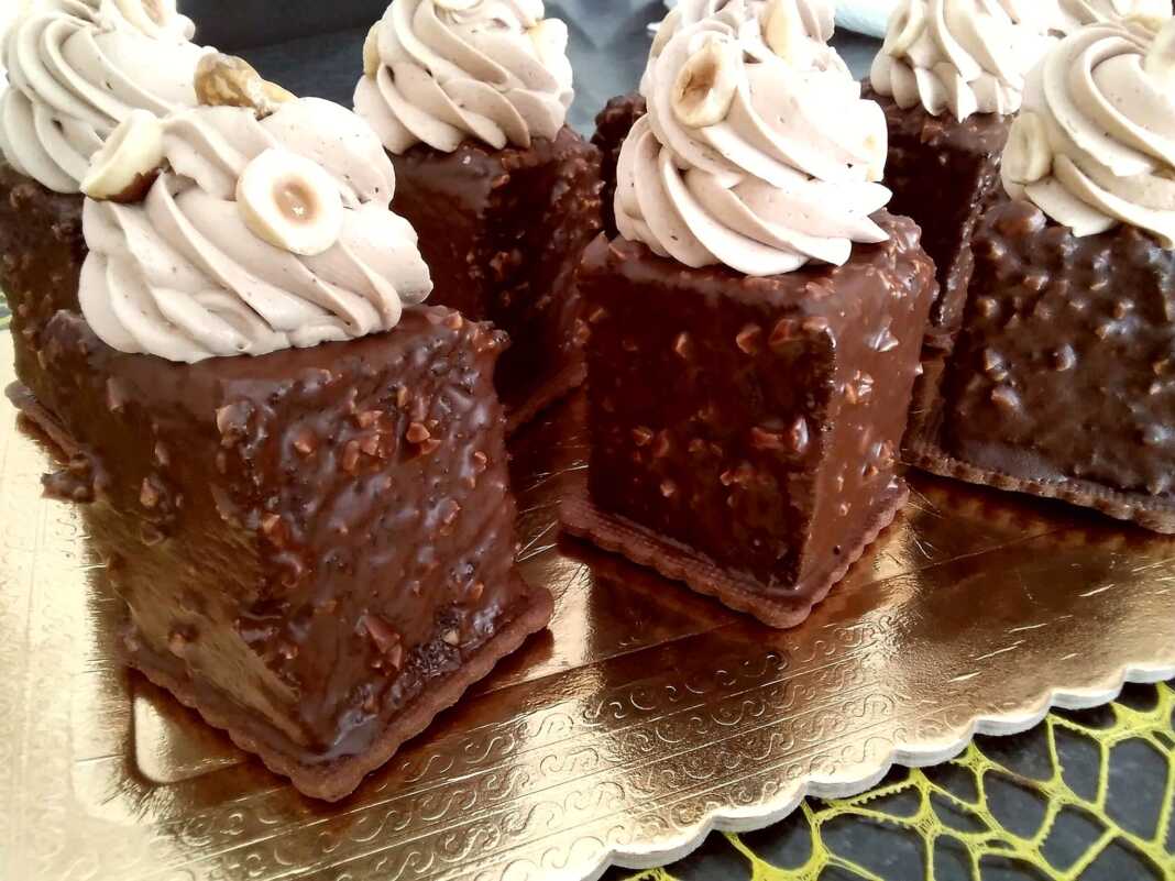 kekakiaSokolatasPralina Κεκάκια με σοκολάτα πραλίνας φουντουκιού