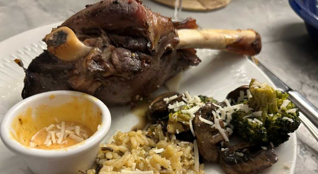 Κότσι αρνιού στην γάστρα