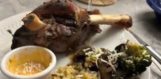 Κότσι αρνιού στην γάστρα