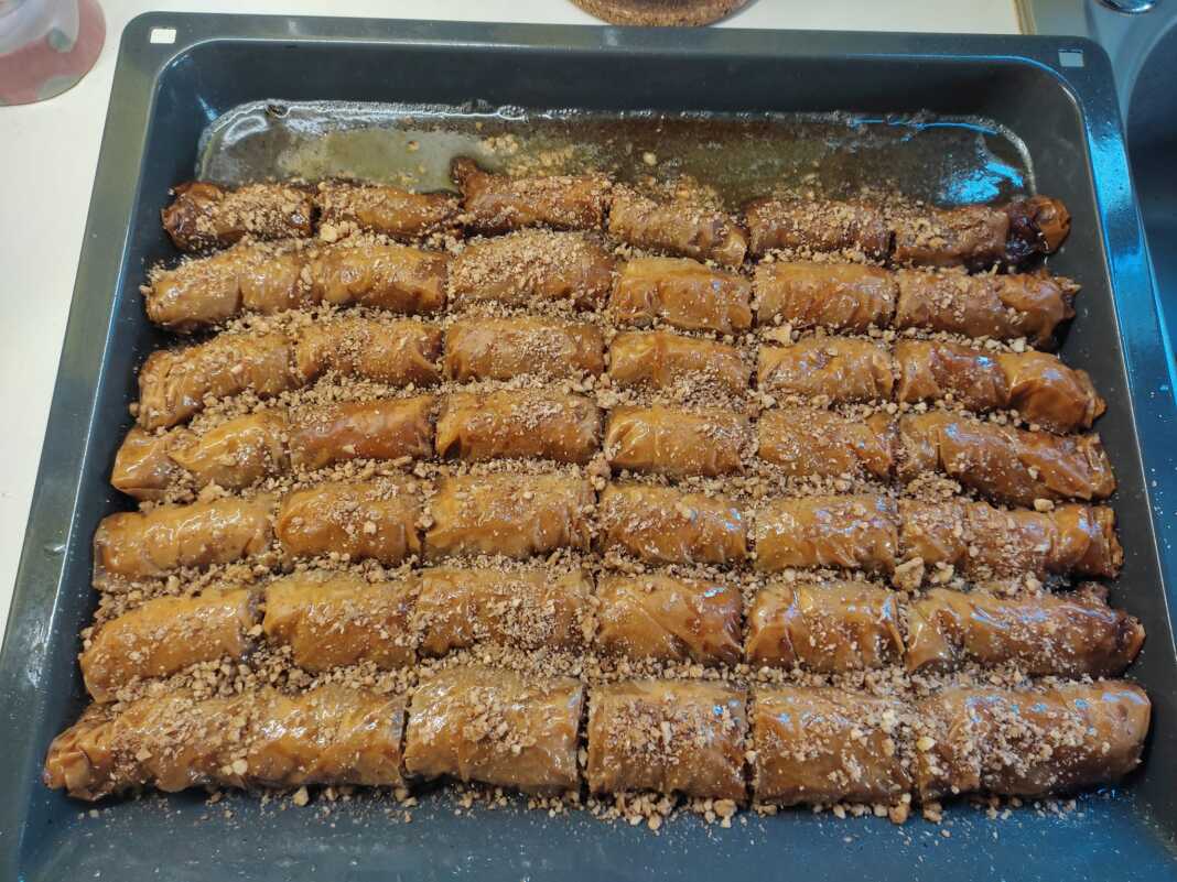 Μπακλαβαδάκια διπλωτά