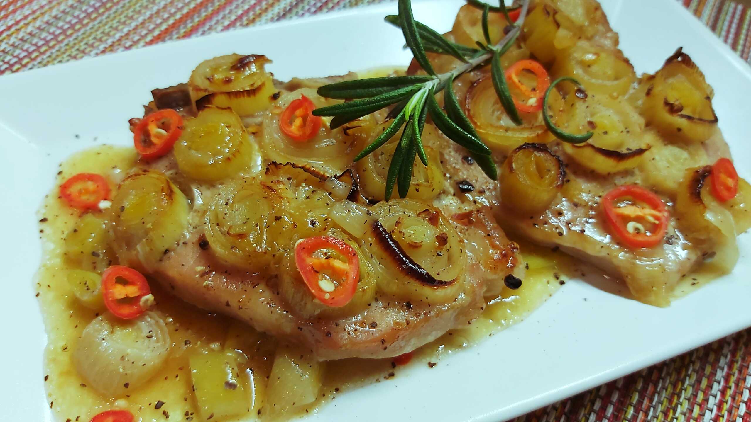 χοιρινές μπριζόλες με μπύρα και πράσο