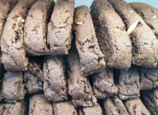 παξιμάδια με χαρούπι, σταφίδες και καρύδι