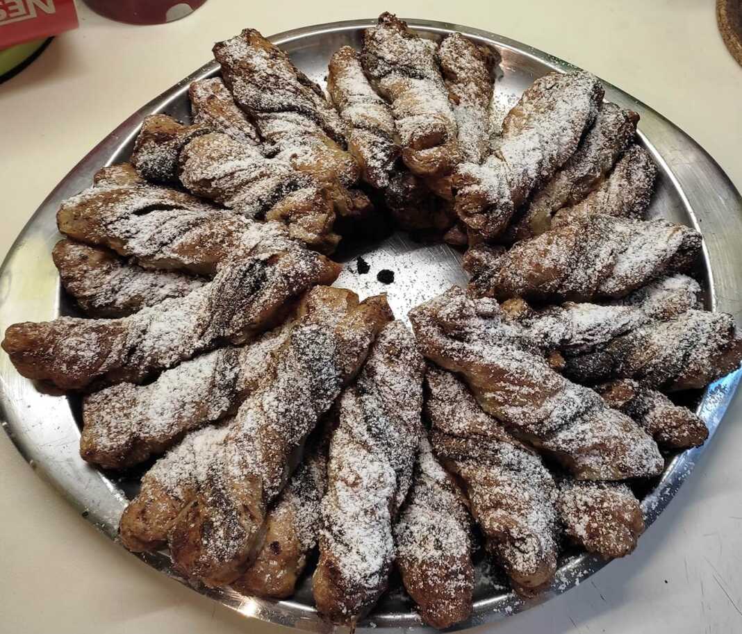 Σφολιατίνια με ταχίνι με μέλι