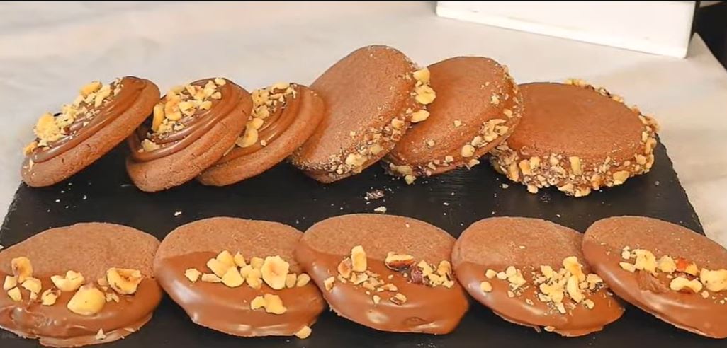 voutireniaMpiskotasokolatas