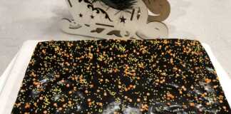 Κέικ με βελούδινη κρέμα και μαρμελάδα