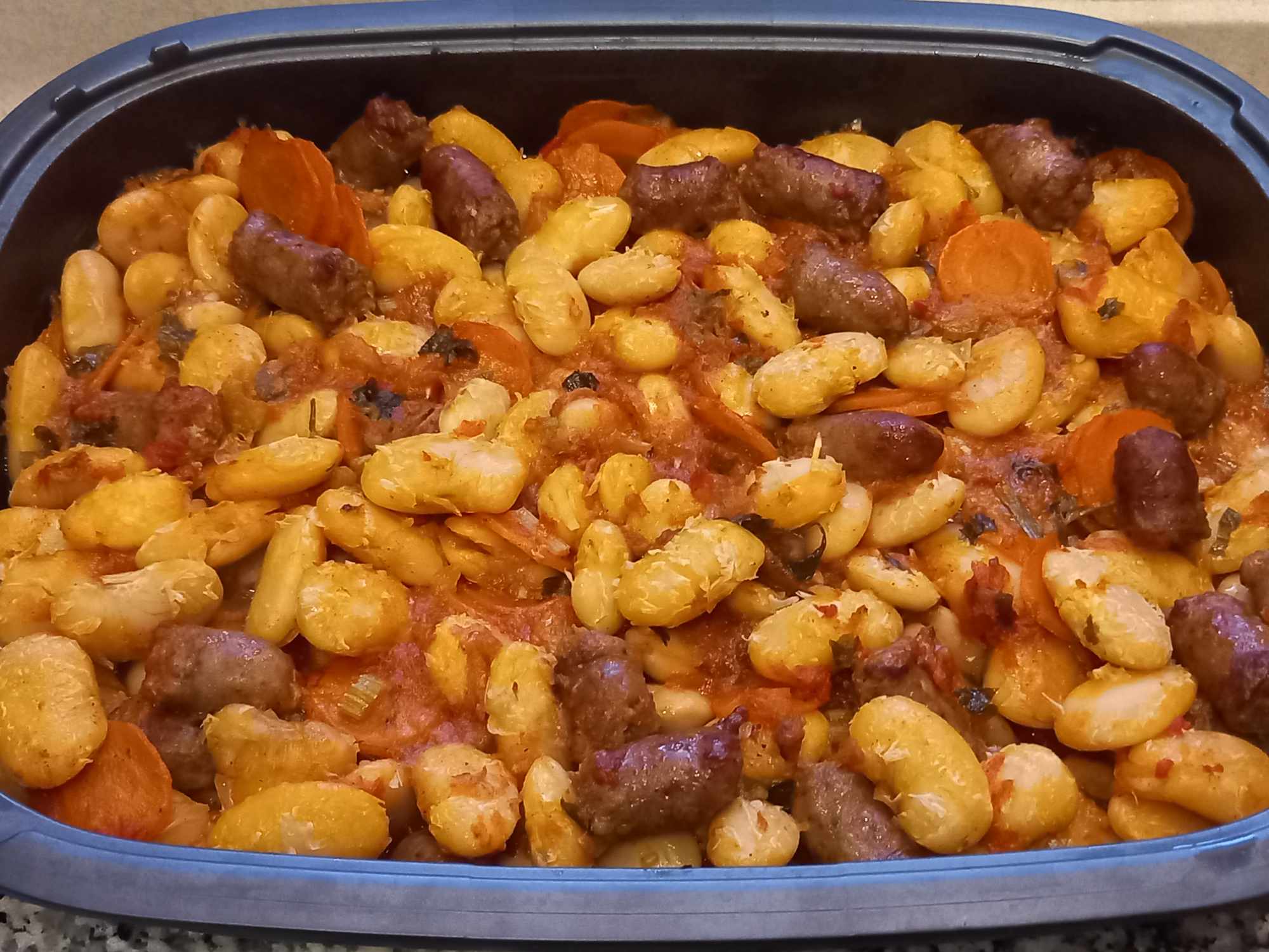 γίγαντες με λουκάνικο στη γάστρα