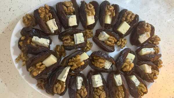 image (3) Χουρμάδες γεμιστοί με τυρί και καρύδι