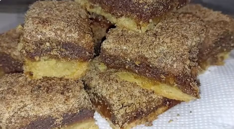 κέικ με καρύδι και μαρμελάδα