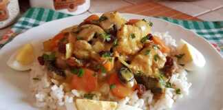 Kοτόπουλο με σάλτσα μανιταριών και κάρυ