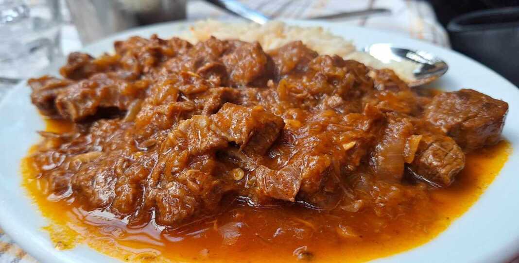 Μπεκρή μεζέ κοκκινιστό με ρύζι