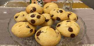 Μπισκότα με γιαούρτι και σταγόνες σοκολάτας