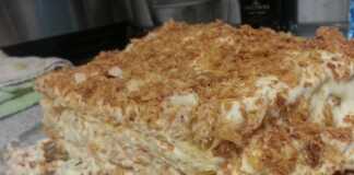 Το τελικό Ναπολέον πασπαλισμένο με άχνη ζάχαρη.