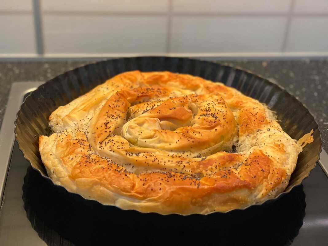 πίτα με πράσο και μπέικον