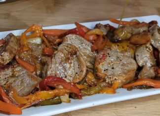 Πιάτο με ζουμερές φέτες ψαρονέφρι περιχυμένες με λαχταριστή σάλτσα κρασιού και σοταρισμένα λαχανικά.