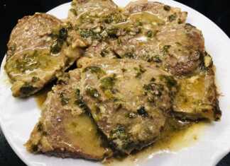 Λεπτές φέτες μοσχαριού σοφρίτο μέσα σε πλούσια λευκή σάλτσα με πολύ ψιλοκομμένο μαϊντανό, σερβιρισμένες με πουρέ πατάτας