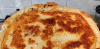 Η χρυσαφένια Σπανακοτυρόπιτα στο Τηγάνι, ψημένη