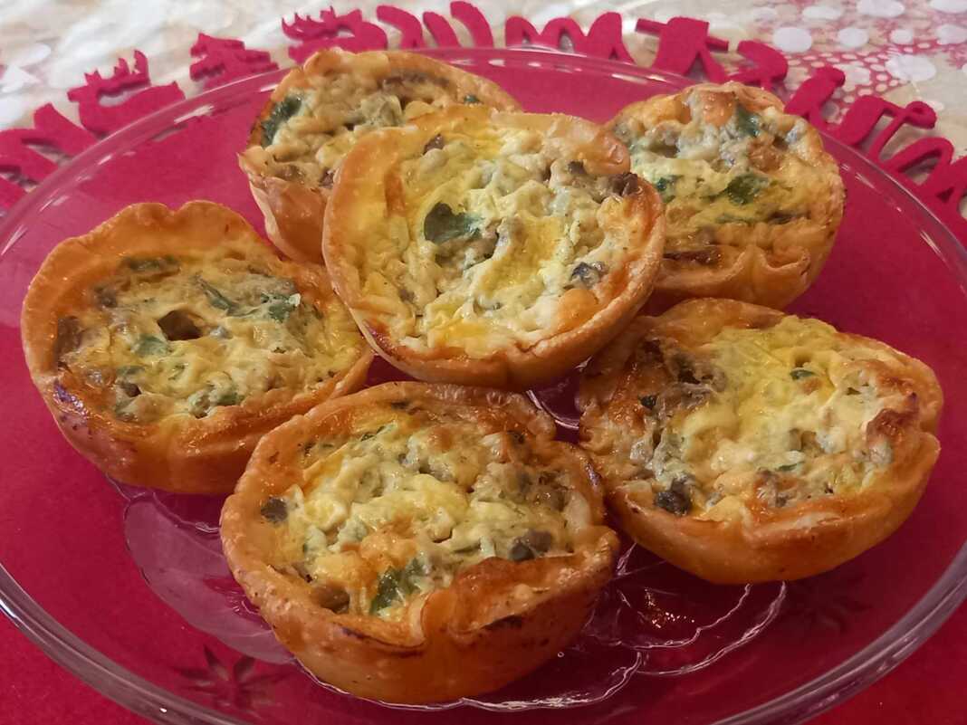 tartakia me manitaria kai rokfor ταρτάκια με μανιτάρια και ροκφορ