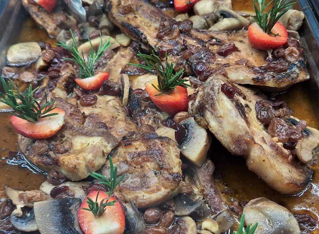 χοιρινές μπριζόλες στο φούρνο με μανιτάρια