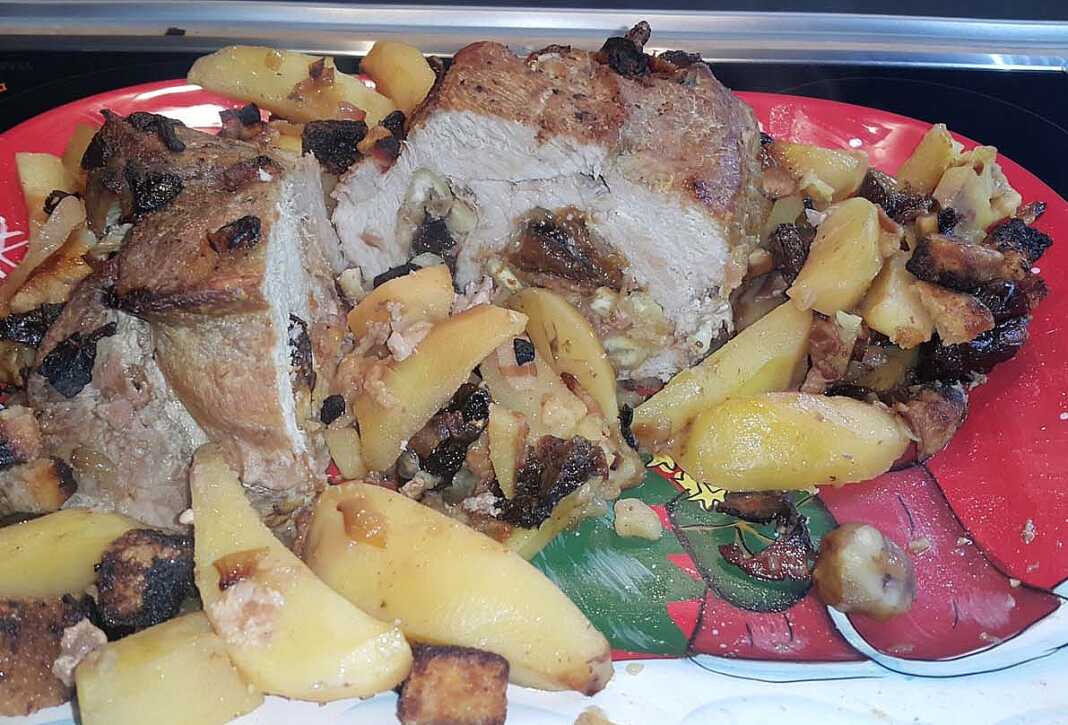 xoirino-katsana-damaskina Χοιρινό ρολό γεμιστό με κάστανα και δαμάσκηνα