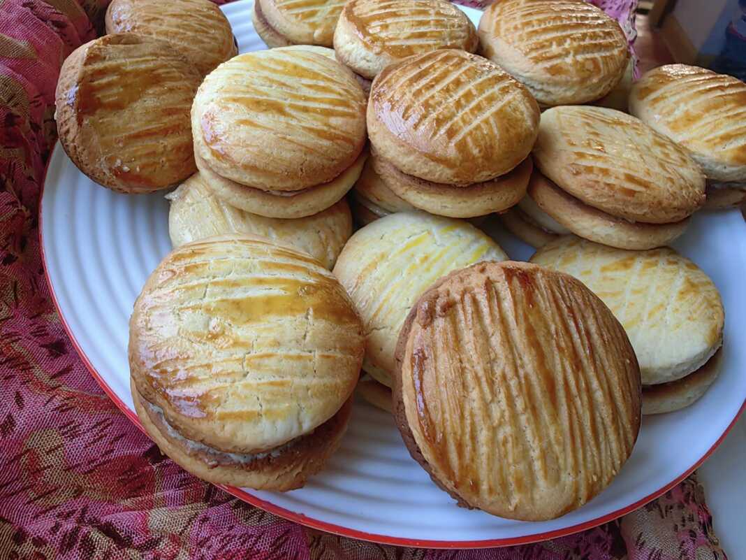 Μπισκότα με κρέμα φυστικιού