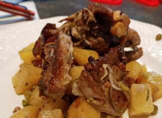 Αρνάκι στο φούρνο με πατάτες και αρακά