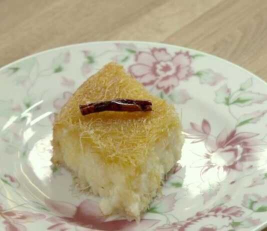 Γαλακτομπούρεκο με χρυσαφένιο φύλλο κρούστας και καταΐφι, σιροπιασμένο και κομμένο σε ρομβο