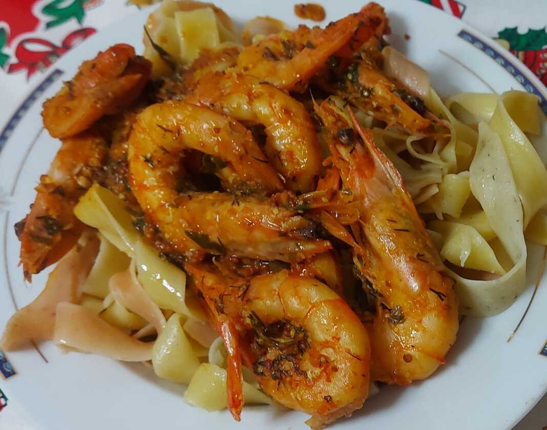 Γαριδομακαρονάδα με παπαρδέλες