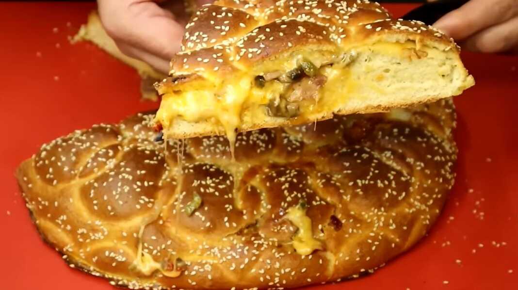 Γεμιστό Ψωμί σαν πίτσα